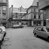 Hus med butik, verkstäder och lägenhet på Högbergsgatan 32. Vy norrut från Kapellgränd.