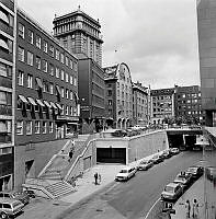 Vy mot nordost över Oxtorget med Södra Kungstornet och Malmskillnadsgatan i fonden