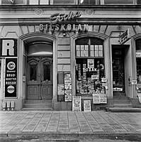 Portal och tobaksaffär på Götgatan 70