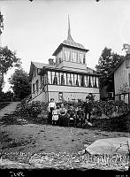 Skräddarbacken. Familjen Södergren framför huset, från vänster Margit, Lovisa, Elsa, Ludde , Theodor och Knut Södergren.