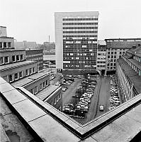 Utsikt inom kvarteret Härden norrut mot Norra Stationsgatan 63-65. Nedtill till höger syns Härdgången.