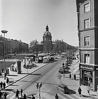 Utsikt från Norrtullsgatan 10 mot sydväst över Odenplan mot Gustav Vasa kyrka. Karlbergsvägen till höger.