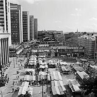 Kungsgatan, Hötorgshusen, Hötorget samt del av Konserthuset.