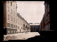 Falugatan söderut från Rödabergsgatan. Husen nybyggda, gatan ej färdig.