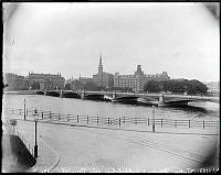 Vasabron från Rosenbad. I bakgrunden Riddarhuset, Riddarholmen med Gamla Riksarkivet och Norstedts samt Strömsborg.