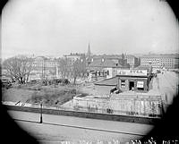 Helgeandsholmen sedd från Kungliga Slottet. T.h. basaren på Norrbro