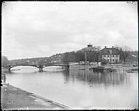 Gamla Djurgårdsbron från väster. På Djurgårdssidan den Pontinska villan och Rundmålnings -(Panorama-)byggnaden.