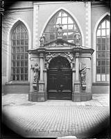 Tyska Kyrkans södra portal, Svartmangatan 14