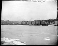 Vy över Gamla stan med Skeppsbron från Skeppsholmen