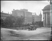 Från Riddarhustorget mot  Gamla Riksarkivet och PA Norstedts och Söners tryckeri. T. h. Riddarhuset.