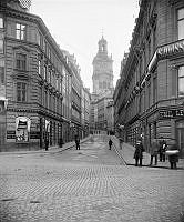 Storkyrkobrinken från Riddarhustorget. Storkyrkan i fonden.