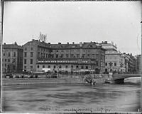 Rödbodtorget från järnvägsbron. Norrström i förgrunden.