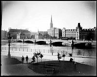 Vasabron från Rosenbad. I bakgrunden Riddarhuset och Riddarholmen med Gamla Riksarkivet och Norstedts.