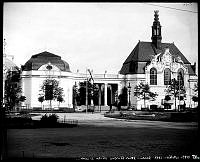 Allmänna konst- och industriutställningen på Djurgården. Stockholms stads paviljong, västra fasaden