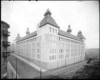 Adolf Fredriks folkskola mot korsningen Dalagatan - Rådmansgatan.