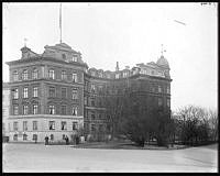 Södra Blasieholmshamnen vid Hovslagargatan.T.h. Museiparken