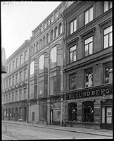 Drottninggatan norrut från nr 56 vid K.L. Lundbergs affär.