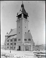 Matteus kyrka i hörnet av Vanadisvägen och Dalagatan vintertid.