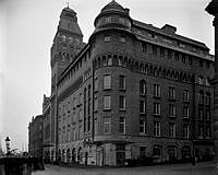 Strand Hotel vid Norra Blasieholmshamnen 9. T.h. Stallgatan söderut.