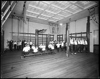 Interiör från gymnastiksal i Whitlockska skolan vid Eriksbergsgatan 8 B.