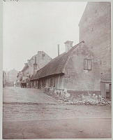 Norrtäljegatan söderut från Eriksbergsgatan. T.h. kv. Lerlafven. Både gatu- och kvartersnamnet är försvunna. Området motsvaras i dag av kv. Asken