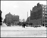 Avröjda tomten Kungsholmstorg 10, hörnet av Garvargatan.