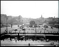 Slussen sedd från Slussplan söderut.