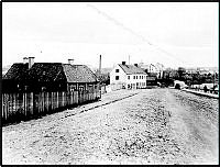 Skanstull. F.d. tullhuset (det vita), Götgatan 100, Grundsborg.