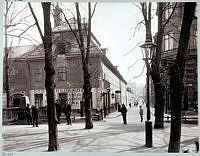 Adolf Fredriks kyrkogård mot Olofsgatan.