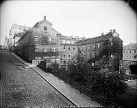 Södra stadshuset sett från öster. Till vänster Peter Myndes backe mot Götgatan.