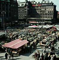 Hötorget mot varuhuset PUB och Kungsgatan.