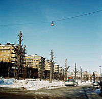 Tessinparken från hörnet av Valhallavägen och De Geersgatan.