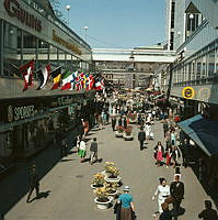 Sergelgatan norrut från Mäster Samuelsgatan.