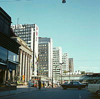 Holländargatan mot Hötorget och höghusen.