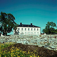 Hässelby Slott; huvudbyggnaden från parksidan.