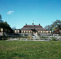 Skansen. Skogaholms herrgård, huvudbyggnad och flyglar.