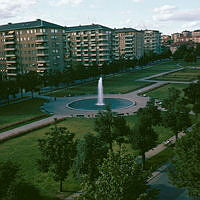 Tessinparken sedd från en balkong i kv. Röda Rosen, De Geersgatan.