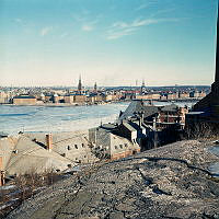 Vy från Skinnarviksberget över taken på Münchenbryggeriet mot Riddarholmen.