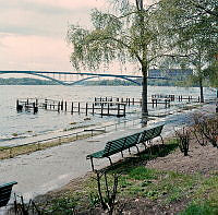 Högt vattenstånd vid Norr Mälarstrands strandpromenad.