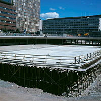 Sergels Torg under uppbyggnad. Vy åt nordost från Drottninggatan.