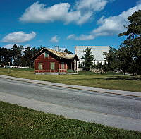 Lilla Ängby gård och Ängby Kyrka.