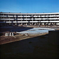 Wenner-Gren Center; anläggning av damm på gården vid bostadslängan.