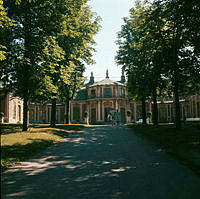 Drottningholm. Gårdssidan av Kina Slott sedd från allén.