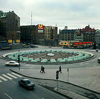 Vy från Stockholmsterrassen mot Sergels Torgsrondellen och rivningar i kv. Skansen och Fyrmörsaren.