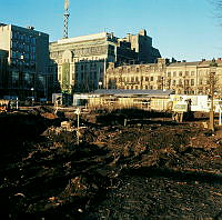 Schakt- och anläggningsarbete i Kungsträdgården. Vy mot Sverigehuset och NK.