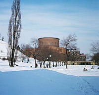 Aprilsnö i Observatorielunden. Vy från sydväst mot Stadsbiblioteket.