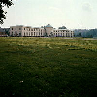 Sjöhistoriska museets västfasad från Ladugårdsgärdet.