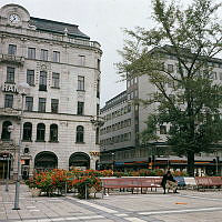 Norrmalmstorg mot Biblioteksgatan.