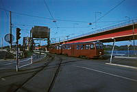 Lidingöbanan vid Ropsten. T.h. Lidingöbron. Vy mot Lidingö.