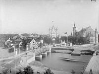 Stockholmsutställningen 1897 från Strandvägen. Nordiska museet i fonden.